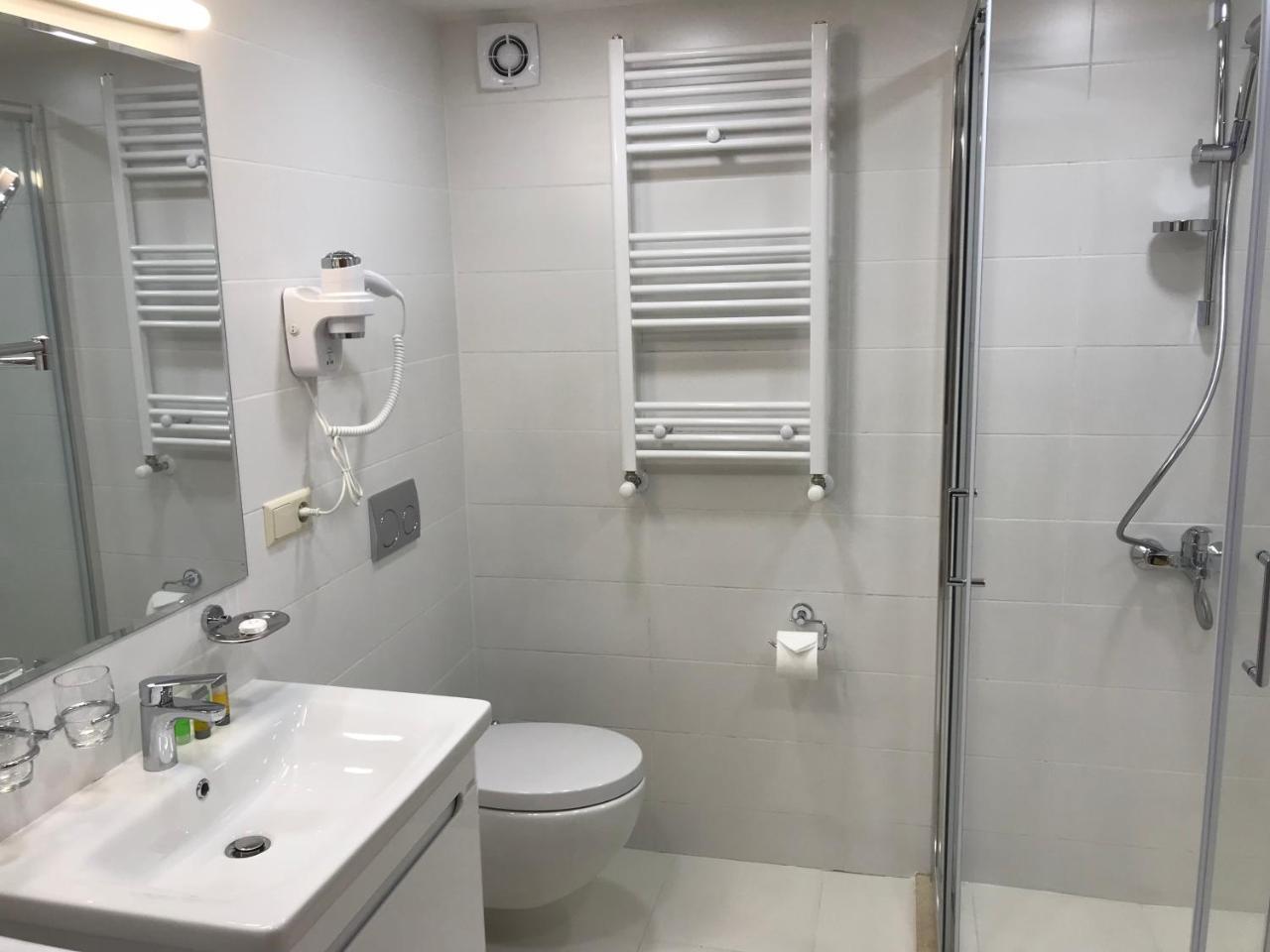 Full Comfort Apartment On Aghmashenebeli Tbilisi Exterior photo